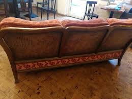 altes altes sofa mit wiener geflecht