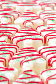 One christmas tree cake contains just 190 calories, so it's basically a diet food. Christmas Tree Snack Cakes Little Debbie Copycat A Bajillian Recipes