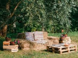 How To Use Bales Of Hay For Seating