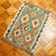 geometric themed wool area rug 2x2
