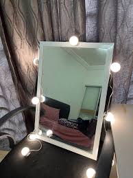 beauty mirror with light bulbs