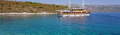 Id riva tours is a specialist travel company whose main destination is croatia. Kroatien Blaue Reise Mit Dem Motorsegler Berge Meer