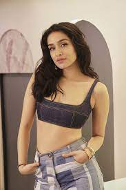 shraddha kapoor keeps it cool in double