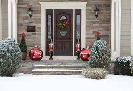 our guide to front door christmas décor