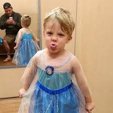 dad responds to son dressed as elsa