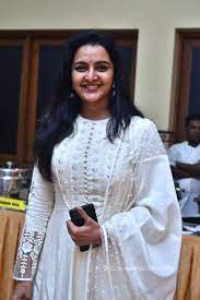 Manju warrier (born 10 september 1978) is an indian film actress and dancer in the malayalam film industry. Manju Warrier Photos Hd Latest Images Pictures Stills Of Manju Warrier Filmibeat