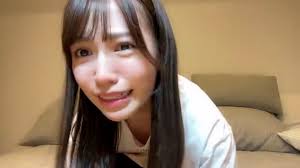 HKT48運上弘菜 終了間際に危うく胸チラしかけながらもケン玉を披露 - YouTube