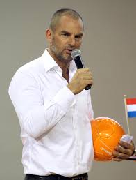 A former defender, de boer spent most of his professional playing career with ajax, winning five eredivisie titles, two knvb cups, three super cups. Ronald De Boer Wikipedia
