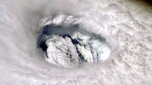 En meteorología, ciclón usualmente suele aludir a vientos intensos acompañados de tormenta, aunque también designa a las áreas del planeta en las cuales la presión atmosférica es baja. 78sx0irahcxykm