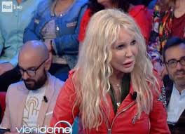 Italian pop singer spagna, also known as ivana spagna, started climbing local charts in 1986 after releasing easy lady. a year later, the artist achieved her first smash, the catchy song call me. Ivana Spagna In Lacrime Insieme Per Caterina Balivo Il Tragico Racconto