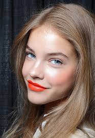 orange lipstick for chic look this