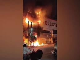 fire breaks out at electronic showroom