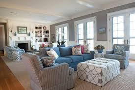 Color doesn't always have to be sunny and bright. 45 Fabulous Beach Themed Living Room For Guests Feel More Comfortable Dexorate Beach Theme Living Room Brown And Blue Living Room Gray Living Room Design
