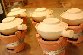 It can cook with superior results to a roaster, a crockpot, a conventional stovetop and even better than a pressure cooker. Clay Pot Cooking Wikiwand