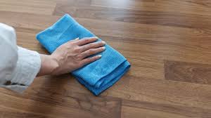 remove floor wax from laminate floors