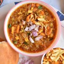Misal pav or how to make misal pav. Misal Pav Recipe How To Make Maharashtrian Misal Pav Usal Misal Pav Recipe Priya S Curry Nation