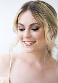 specialising in soft glam and bridal makeup