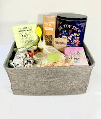 Our baby shower gifts make ideal presents to give to new mum, dad and baby and include nappy cakes, maternity bags and moulin roty soft toys. Baby New Parent Hamper Baby Shower Gifts Door Number One