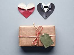 Berikut adalah senarai idea hadiah yang anda boleh berikan walaupun hadiah yang disenaraikan nampak pelik, tetapi ia amat berguna untuk pasangan pengantin kelak. 10 Rekomendasi Kado Pernikahan Yang Murah Tetapi Unik Woop Id