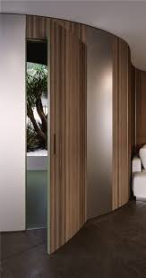 curved hinged door linvisibile by