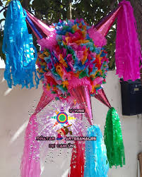 Vendedores llegan a fabricar cerca de 20 mil piñatas para la temporada. Pin En Pinatas Artesanales De Cancun