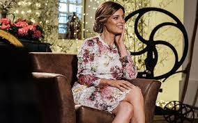 Tv show host born in: Andreia Rodrigues Mostra Corpaco Com Biquini A Condizer Com A Filha Na Praia Nova Gente