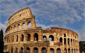 tourists try to break into colosseum