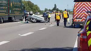 ACCIDENT. Mulhouse : une voiture sur le toit et un blessé sur l'A36, 4 km  de bouchons à l'entrée Dornach