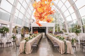 spring wedding at chihuly garden