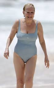 She is also 5 feet 1 inch (1.55m/155cm) tall and weighs around 50kg (110lbs). Bette Midler Height Weight Bio Hot Sexy Bikini Pics Profil Flickr