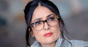 Coiffure femme 50 ans avec lunettes. Coiffure Femme 50 Ans Avec Lunettes Top Idees A Essayer En 2021