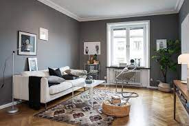 un apartamento en gris y blanco