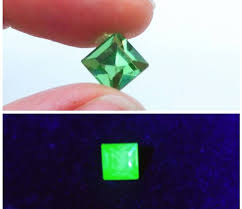 Vintage 8mm Square Cut Uranium Glass