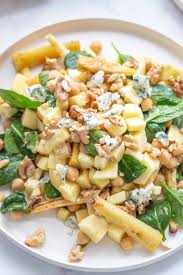 Whatever your holiday plans may be, i hope you find something here to make and love. Pastinaken Salat Mit Kichererbsen Apfel Roquefort Elle Republic Blue Cheese Recipes Roasted Parsnips Easter Dinner Recipes
