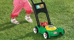 Easy to push on all surfaces; Best Kids Lawn Mower Reviews For 2021