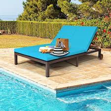 Modern Outdoor Lounge Chairs That