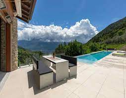 Atemberaubende villa mit blick auf den gardasee. Gardasee Luxus Villa Zu Verkaufen Haus Am Gardasee Kaufen