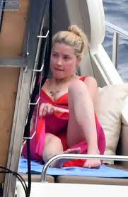 Amber Heard nackt, Nacktbilder, Playboy, Nacktfotos, Fakes, Oben Ohne