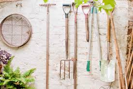 how to maintain garden tools