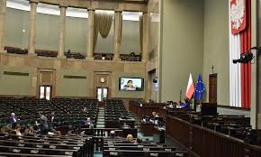 Sejm (pronúncia (ajuda · info)) é a câmara baixa do parlamento polonês. 4 Maja Dodatkowe Posiedzenie Sejmu W Sprawie Krajowego Planu Odbudowy Bankier Pl