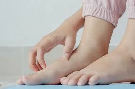 common foot rashes symptoms causes