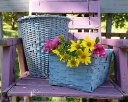 how to transform wicker baskets with paint