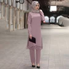 Coba kamu jadikan 9 outfit kondangan ala artis indonesia dengan celana kain di bawah ini sebagai referensi, deh! Ootd Baju Kondangan Simpel Dengan Bawahan Celana Dan Hijab Womantalk Com Line Today