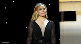 Kate hudson is close with her mom, goldie hawn, but does not have a good relationship with her biological dad, bill hudson. Kate Hudson Opens Up About Her Unusual Family Dynamics I Ve Got Multiple Dads I Ve Got Kids All Over The Place