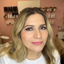 professional makeup artist in