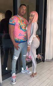 The reaction from the crowd is unclear from the videos that have leaked on social media of the incident, though online, responses have been mixed: Nicki Minaj Sizzles In Miami At 1st Public Appearance In Over A Month E Online Uk