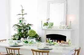 Green and white christmas table settings. Christmas Decoration In White And Green The Color Scheme Naturally Beautiful Interior Design Ideas Ofdesign