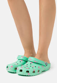Shop the crocs™ official website for casual shoes, sandals & more. Crocs Classic Vacay Vibes Pantolette Flach Flamingo Grun Zalando Fi