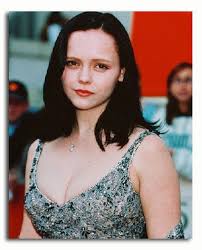 She is known for playing unconventional characters with a dark edge in her movies. Ss3079297 Filmbild Von Christina Ricci Promi Fotos Und Poster Bei Starstills Com Kaufen