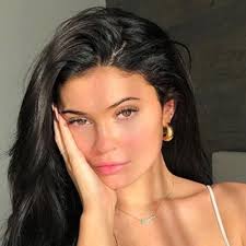 kylie jenner goes makeup free on